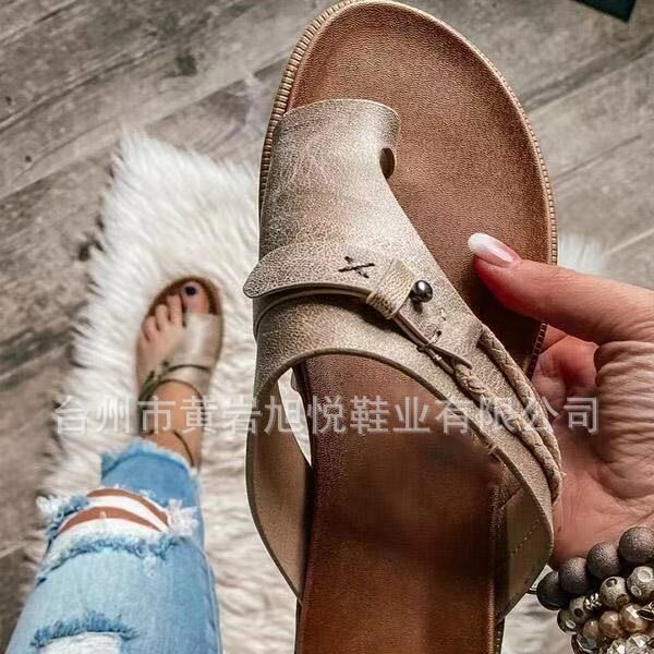 Fashionable lightweight slippers