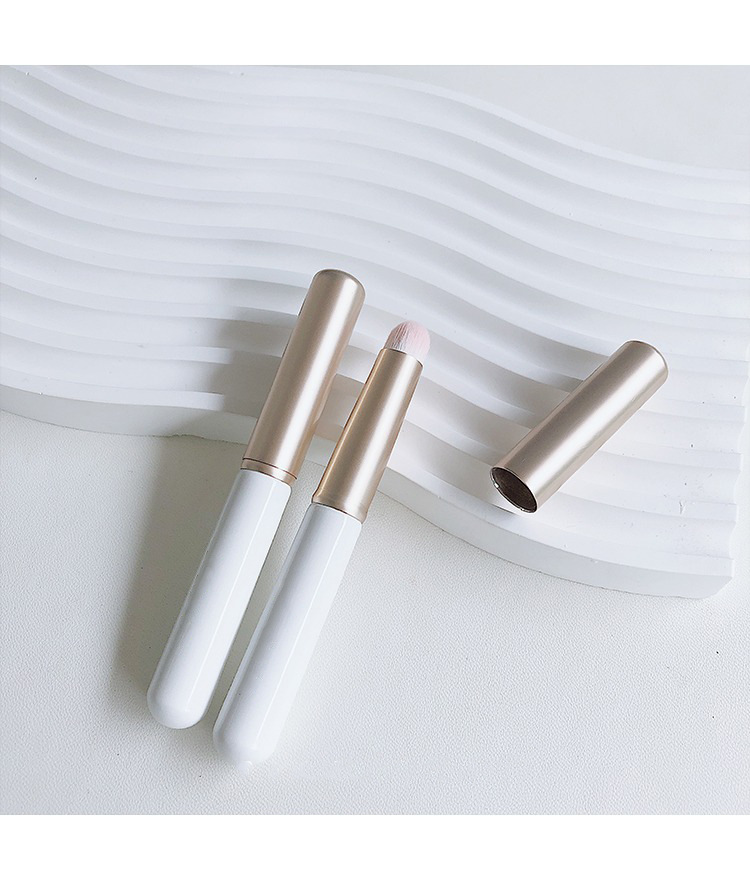 Wholesale of new mini round-head lip brushes with caps, single portable lipsticks, lipstick brushes, smudging brushes and makeup brushes undefined