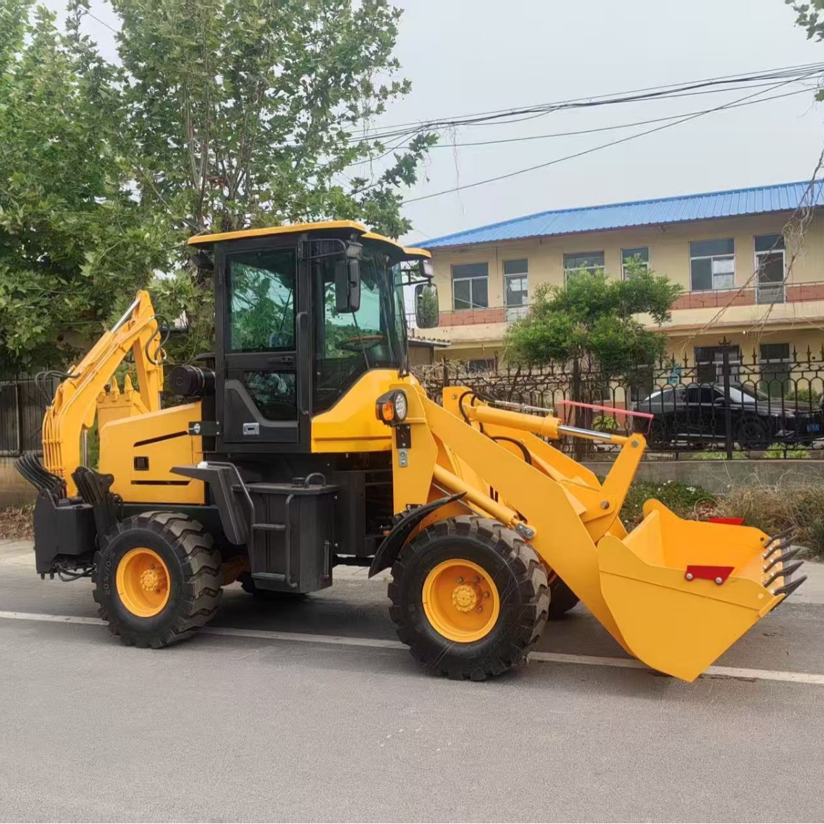 挖掘装载两头忙 装载一体机 操作灵活 高效节能 一机多用