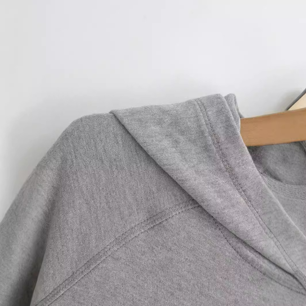 2024 가을과 겨울 새로운 피부 친화적 인 단색 긴팔 후드 풀오버 탑 짧은 슬림 핏 패션 여성 스웨트 셔츠 재킷