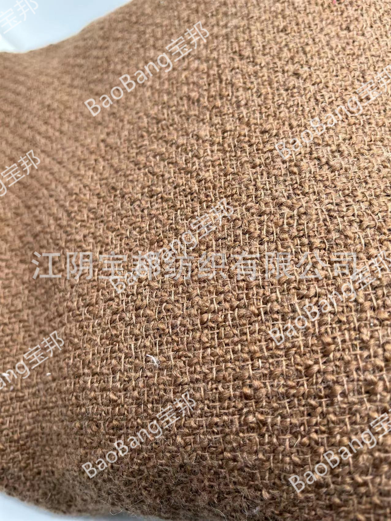棕色羊毛素色编织布，夹杂微闪亮光带子，富有肌理感