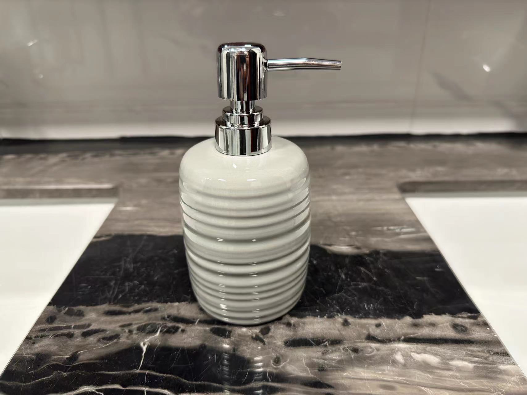 Dispensador de Jabón de Cerámica a Presión para Baño y Hotel
