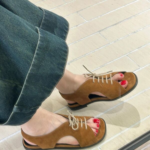 Fashionable belt open toe flat