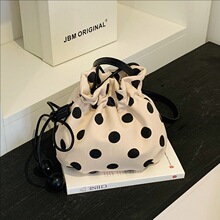 �nϵins���c���KˮͰ��Ů2026�¿�μ�б����߼��и���ˮͰ��