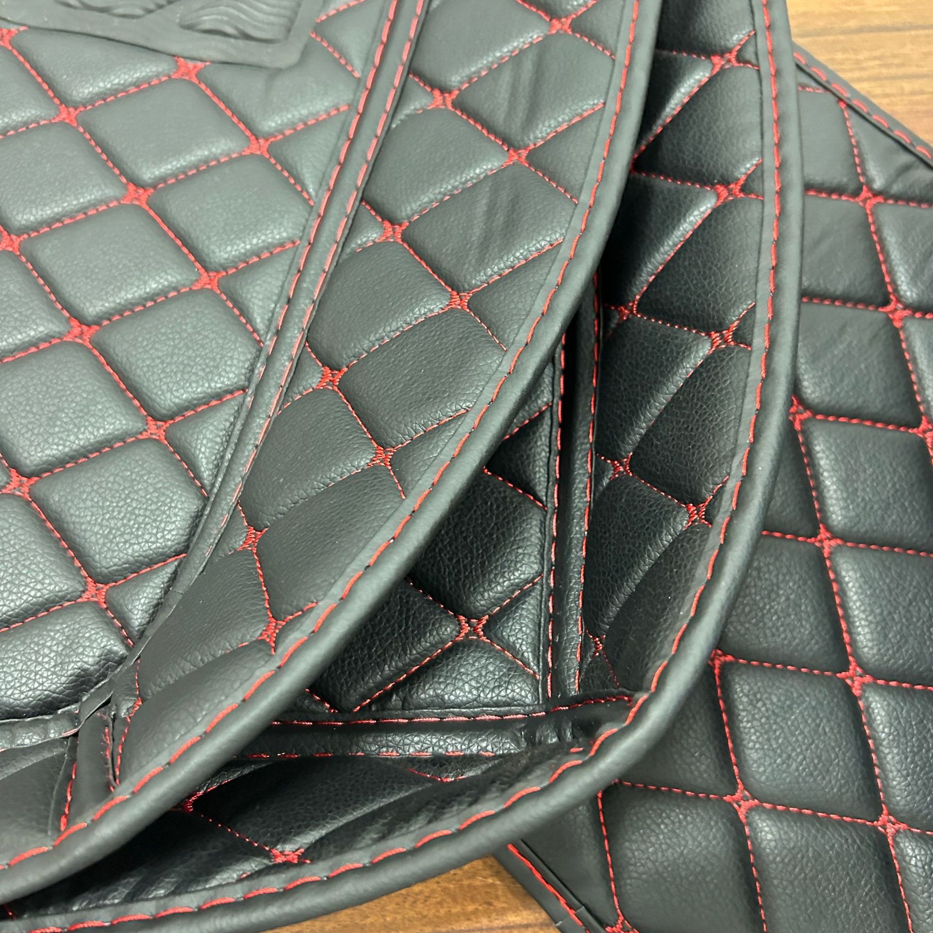 Universal car floor mats, Amazon leather carpets, wear-resistant and scratch-resistant, right-hand drive car models, hot-selling floor mats, cross-border floor mats