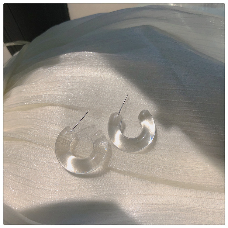 Oversized Sculptural Clear Acrylic Clip-on Earrings Modern Design_voghion.com