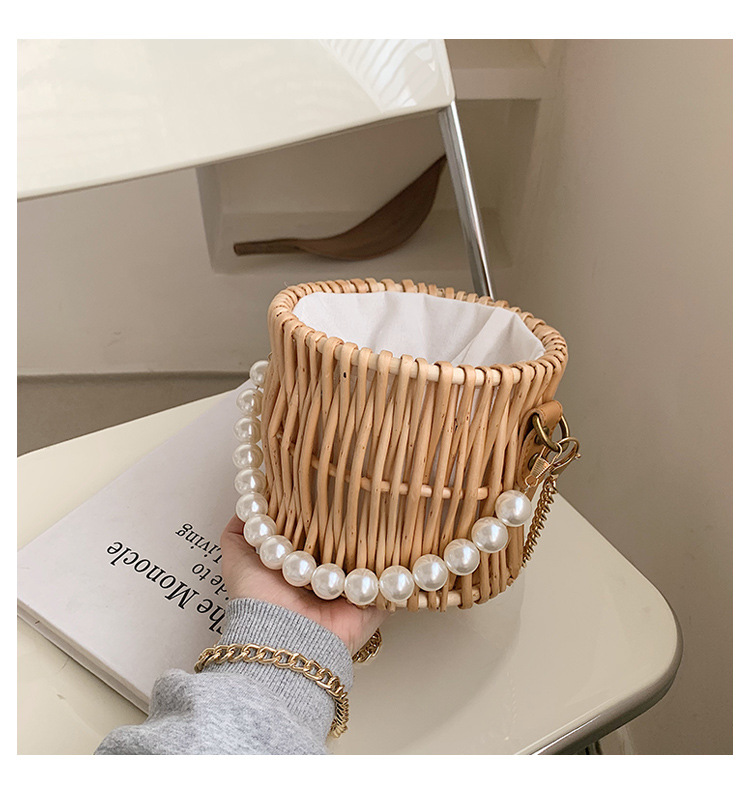 Simple Pearl Portable Straw Bag Wholesale display picture 17