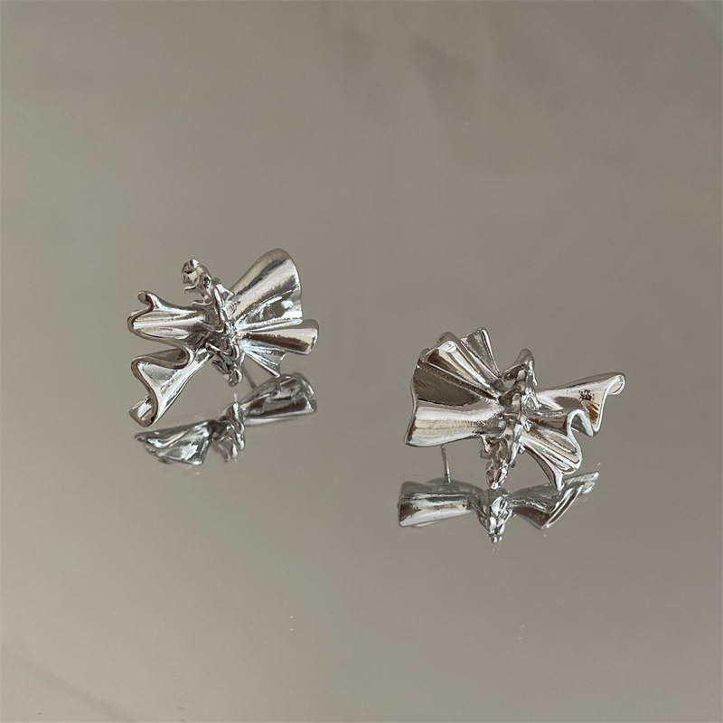 Folded Earrings Niche Design Bowknot Personality Silver Needle Earrings Korean Irregular Earrings display picture 3
