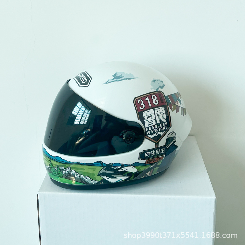 Motocicleta oso casco muñeca tensión oso gato afortunado motocicleta cola caja asiento trasero decoración modelo casco pequeño