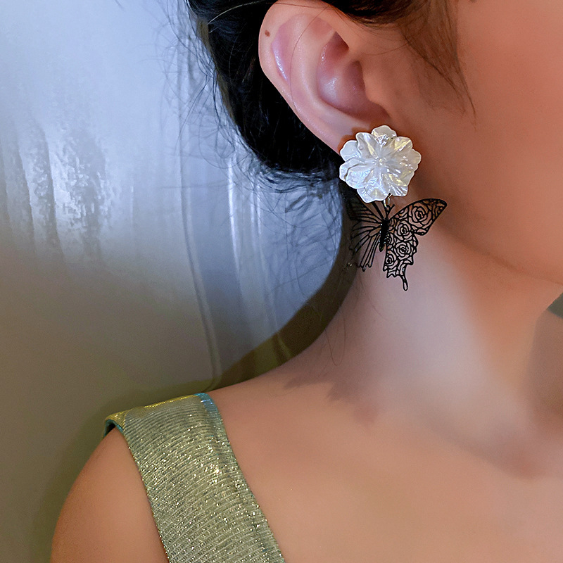 Korean Style Black and White Contrast Color Butterfly Flower Earringspicture9