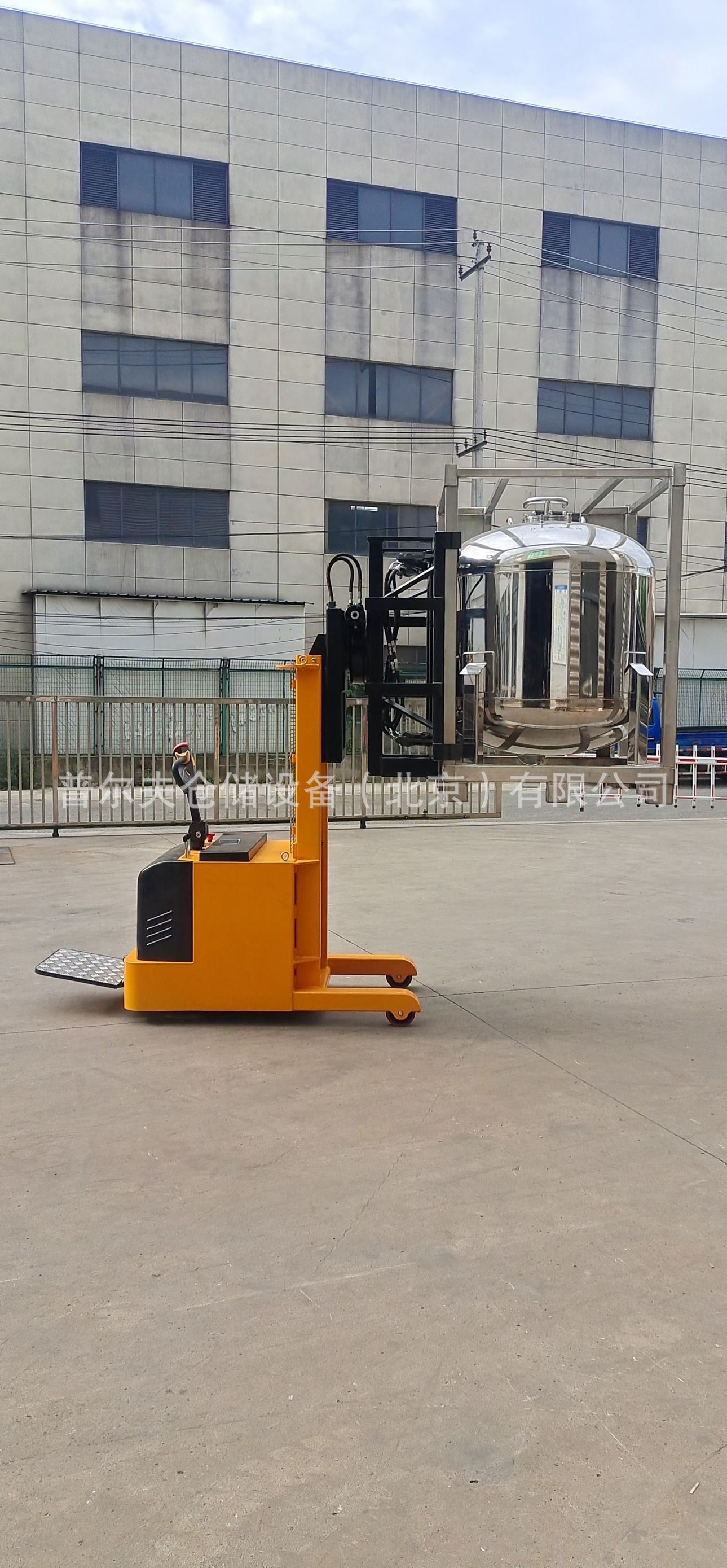 非标加工电动油桶翻转倒料车油桶堆高车电瓶拌料车夹抱车厂家北京