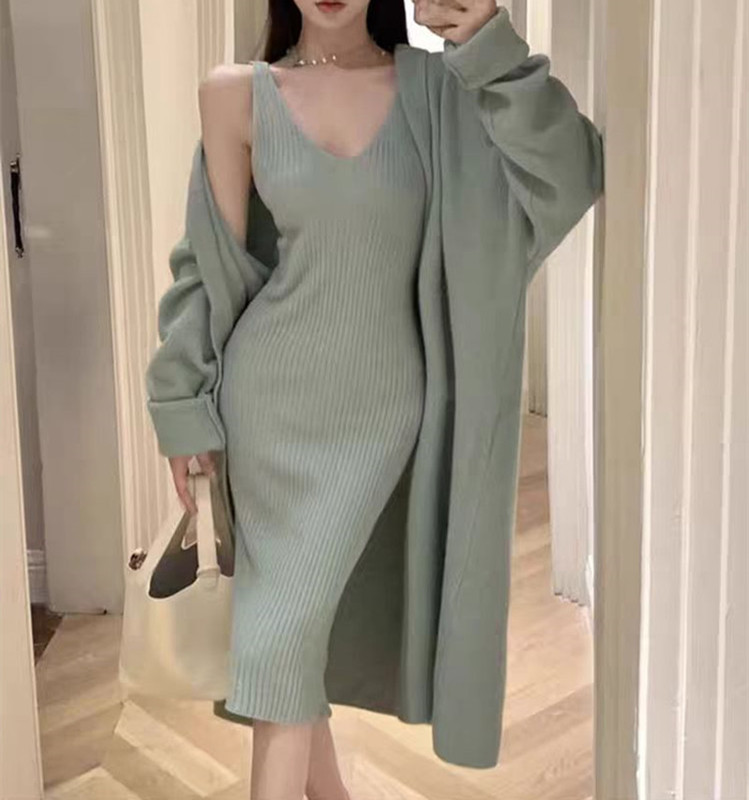 フランス式の怠惰な純色の長いニットのカーディガンの女性の長いvネックのストラップのワンピースの気質のセーターの2つのセット|undefined