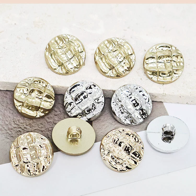 УФ-гальванические пуговицы, пластиковые пуговицы, имитация металлических пуговиц, шерстяные пальто, аксессуары, костюмы, рубашки, украшения.