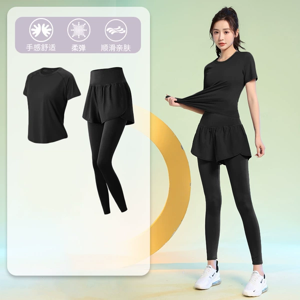Black trousers, with short sleeve