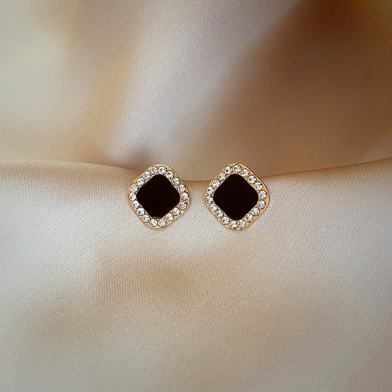 Pendientes de perlas, pendientes de estilo caliente, lujo ligero, pendientes simples de celebridades de Internet, accesorios de Yiwu, venta al por mayor