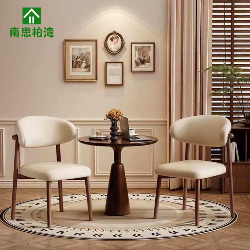 Sillas de negociación italianas sillas de cuero forjado modernas y simples sillas de recepción sillas de comedor con respaldo suave para el hogar y el comercio