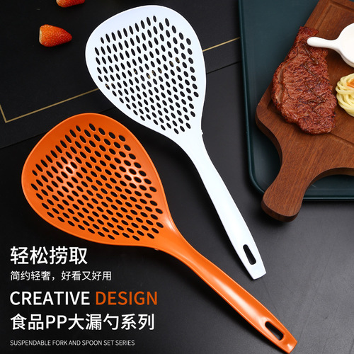 Internet celebrity new kitchen Japanese-style household large colander plastic PP draining long-handled noodle spoon manufacturer wholesale and delivery