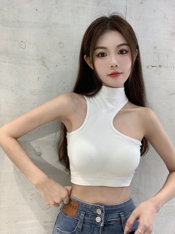 純粋に首のサスペンダーのベストを掛けたいです。女性の中に胸のクッションが付いています。|undefined