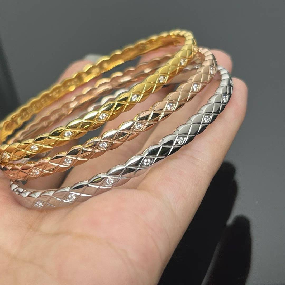 With diamond pattern, golden, pink gold