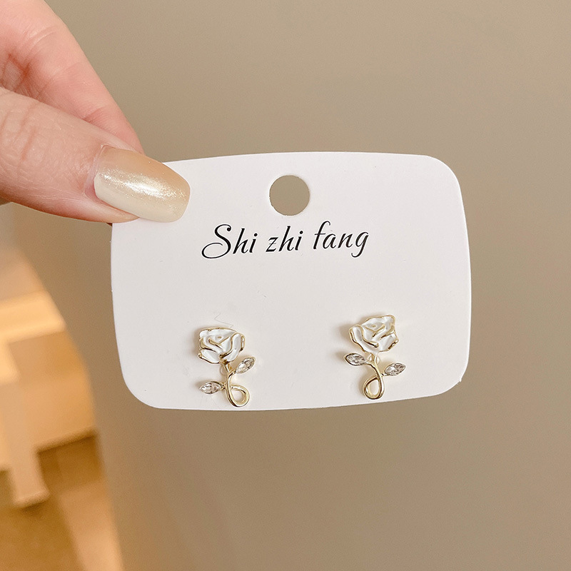 Pendientes de perlas, pendientes de estilo caliente, lujo ligero, pendientes simples de celebridades de Internet, accesorios de Yiwu, venta al por mayor