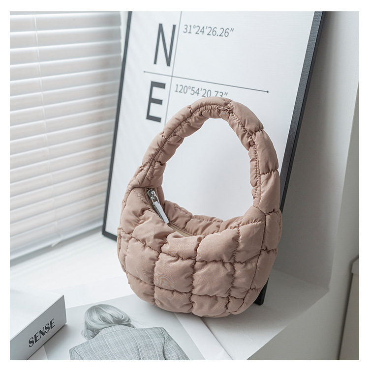 2024 nuevo bolso de nube con pliegues, mini bolso de mano de nicho coreano, chaqueta de algodón de plumón, bolso de mano, bolso de burbuja