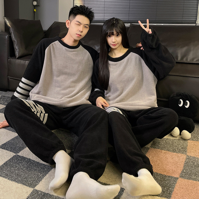 Pareja pijamas Otoño e Invierno arroz polar cuello redondo dulce de dibujos animados forrado de lana gruesa de coral cálido se puede usar fuera traje