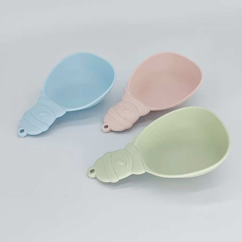 Nuevo tipo de comida para perros cucharas de comida para gatos muñecos de nieve cucharas de comida para perros cucharas de impresión de dibujos animados cucharas de alimentos de plástico cucharas de grano para mascotas