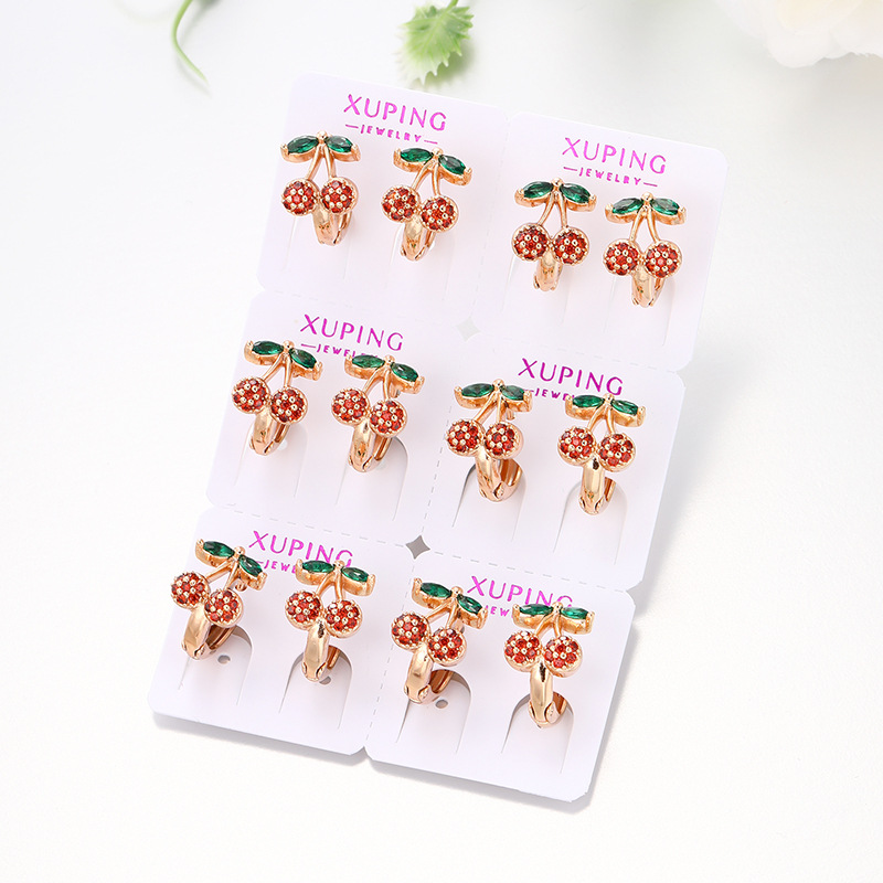 Xuping Europa y los Estados Unidos de moda transfronteriza lujosa ligera cereza orejas de cobre aleación de nicho orejas de frutas series joyas al por mayor mujeres