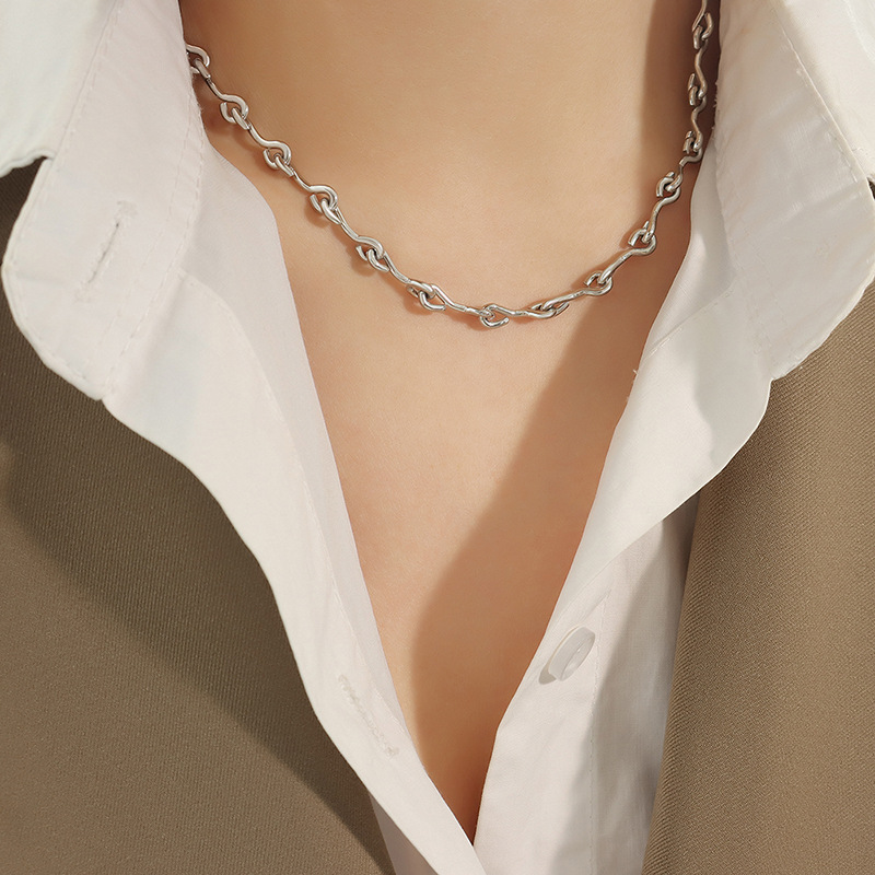 Europeo y americano oro pesado exagerado collar luz lujo gancho costura personalidad collar metal traje no decoloración pulsera de moda