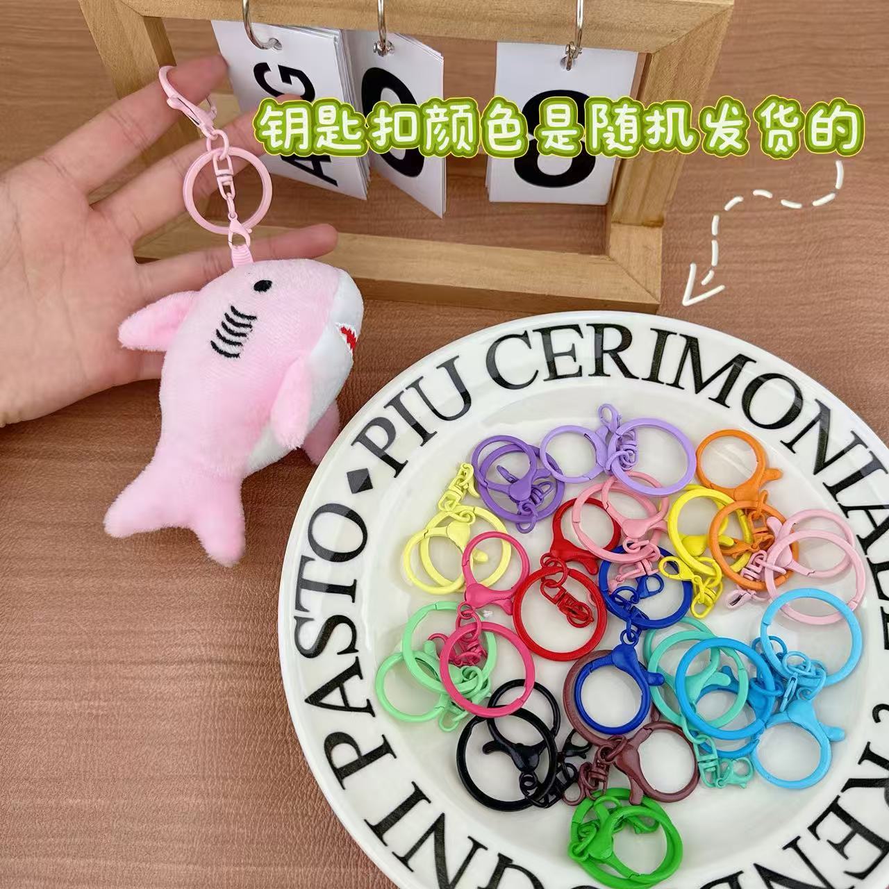 同じサイズの大歯サメぬいぐるみ海洋館クジラ人形人形キーホルダー