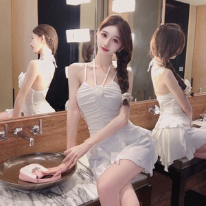 Low cut， high elasticity， tight fitting， buttocks wrapped， tassel bottom， suspender， short dress