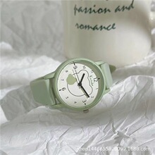 果冻小熊手表女ins风可爱韩系简约显白小众初高中学生表批发货源