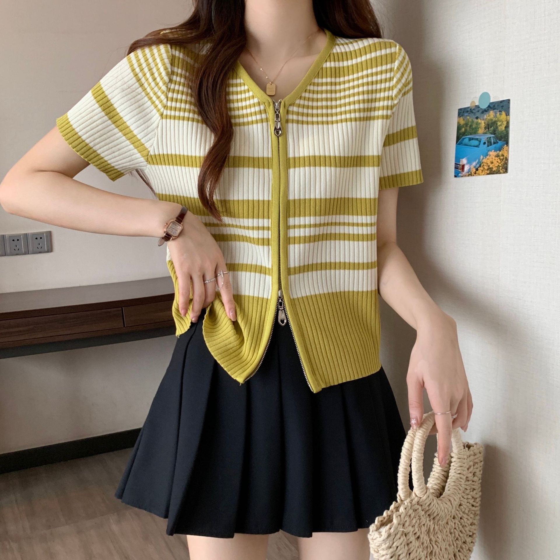 T-shirt a maniche corte con scollo a V a righe chic per donna in estate, alla moda e snellente, elegante maglia in seta ghiacciata con cerniera_voghion.com