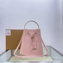 �羳������ƤŮ��β��б��μ�ˮͰ����������Qԭ�δ�����Ҹ�°�