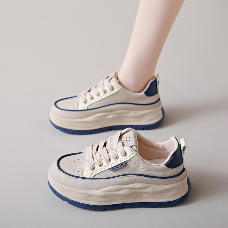 Muffin con suela gruesa aumentó la altura de los zapatos de mujer 2025, comercio exterior nuevos zapatos blancos con suela suave, zapatos deportivos ociosos de nicho