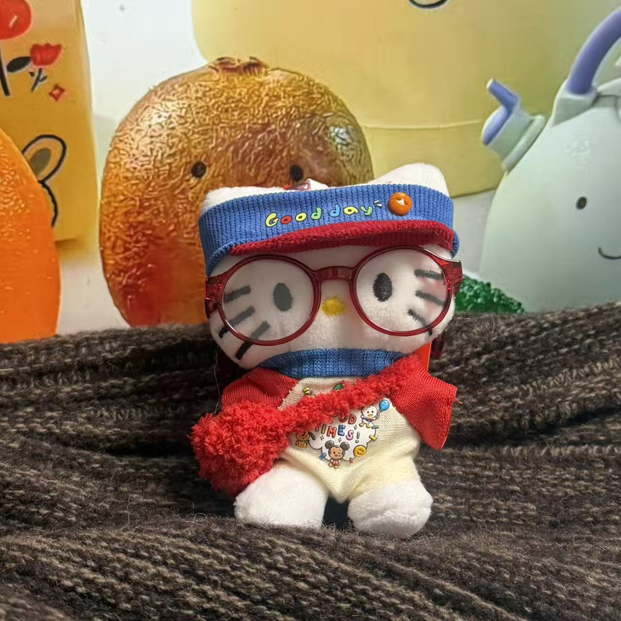 黒麦わら帽子キティ帽子ベビーペンダントラブバックル人形人形かわいいヘップバーンスタイルペンダントキーホルダー