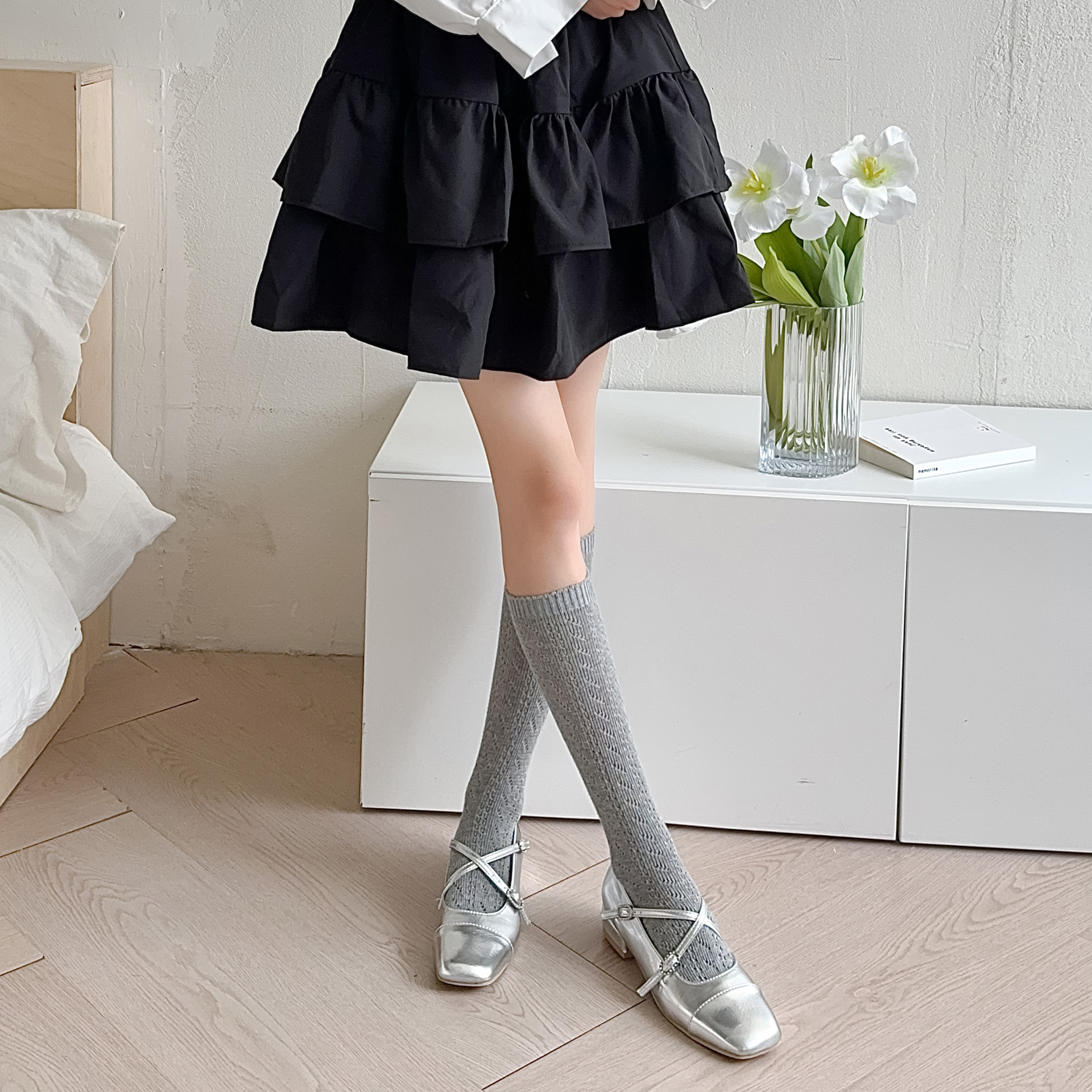 Solid color breathable thin white Japanese socks