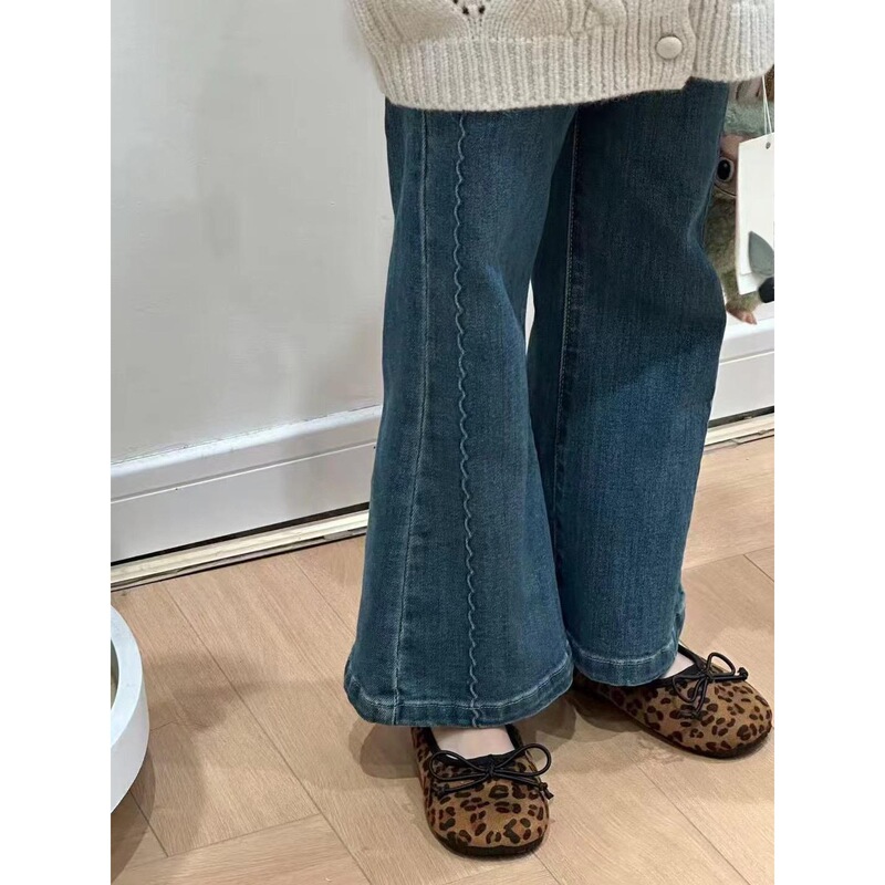 Girls' Jeans 2026 Autumn New Stylish Flared Pants for Baby Girls, Fashionable Slim-Fit Versatile Micro-Flare Long Pants Girls' Jeans 2026 Autumn New Stylish Flared Pants for Baby Girls, Fashionable Slim-Fit Versatile Micro-Flare Long Pants