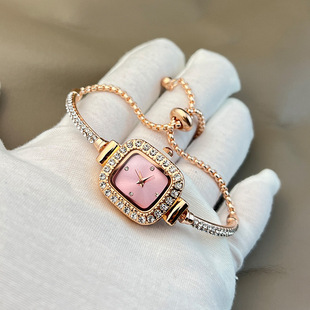 New Fashion Diamond Bracelet Small Square Watch Niche Light Luxury Bracelet New Fashion High Sense Elegant Ladies Watch