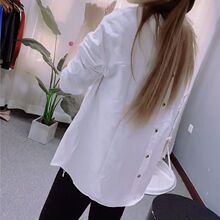 棉背后纽扣打底衫女春秋新款百搭洋气宽松圆领长袖恤上衣