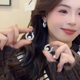 项链;耳环;耳钉