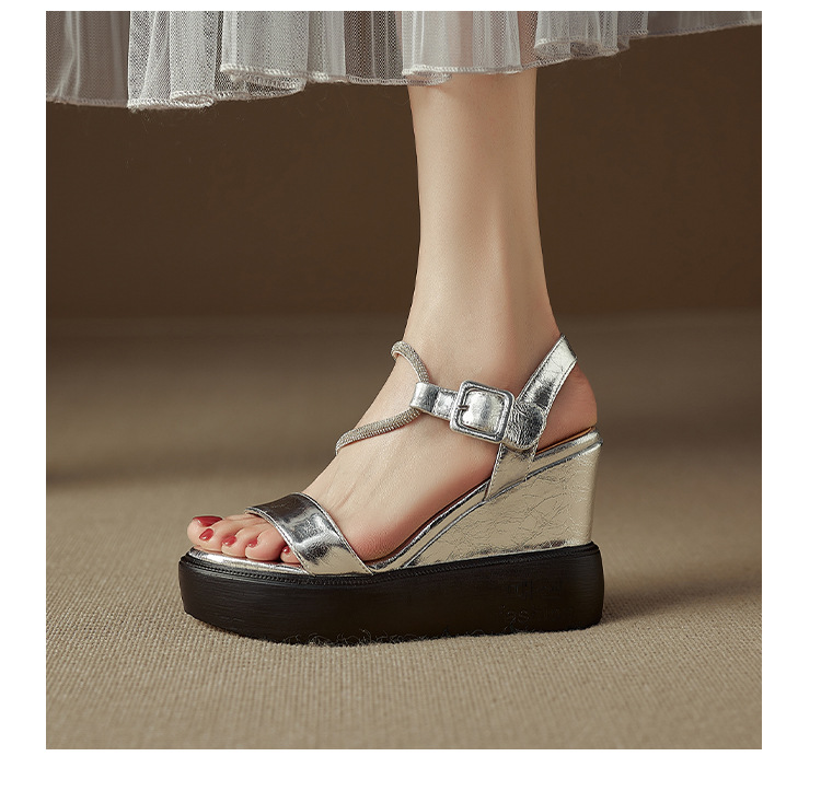 Sandal cao gót nữ quai ngang đính đá bạc, đế xuồng platform, gót 9 cm, hở mũi — Màu súng, bạc chi tiết 13