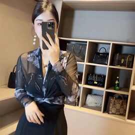 欧货港风甜辣小香风V领碎花长袖网纱衬衫女秋季新款设计感时尚上
