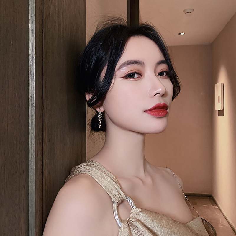 8g Weight Artificial Gemstones Inlay Material Earrings Classification Housewarming, Anniversary, Business, Wedding, Travel, Birthday, Festival Occasion Alloy Material Grain Pattern Women'S Gender Diamond Design Fashion Style Silver Color Fashion Grain Diamond Alloy Artificial Gemstones Earrings 无