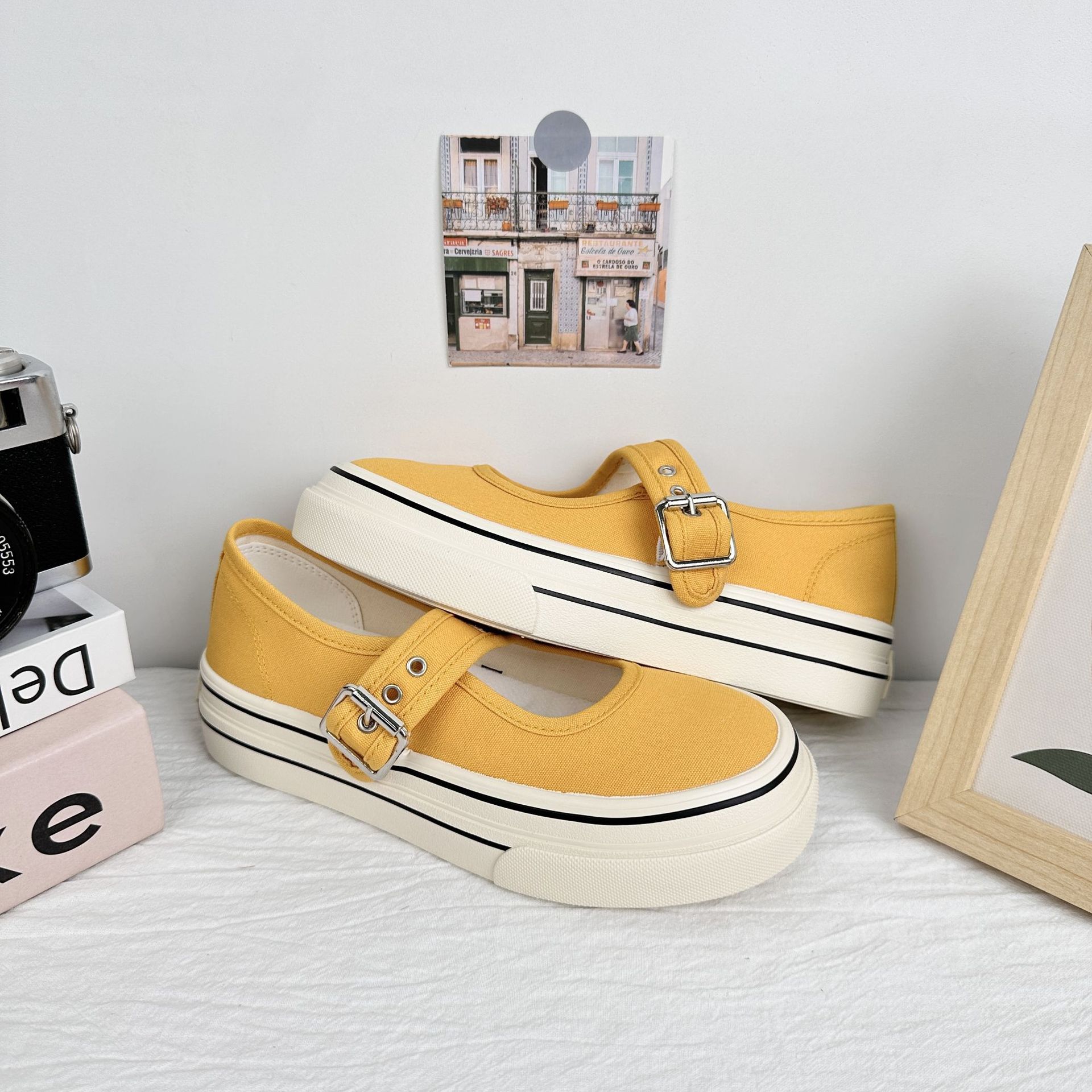6661 zapatos gruesos de primavera y verano para mujeres 2025, nuevos zapatos de lona perezosos casuales de botón