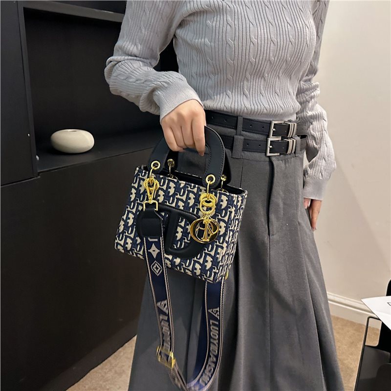 Cross-Border Bag Women's Dr New Simple Fashion Large-Capacity Embroidered Women's Handbag Crossbody Bag Princess Diana Bag