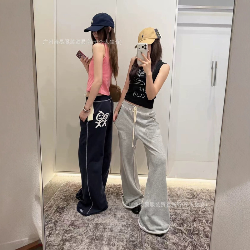 26ss Korean urban style, featuring a stick-figure patch and embroidered logo, heavy-duty washed casual sweatpants for women, with a slightly flared, loose fit