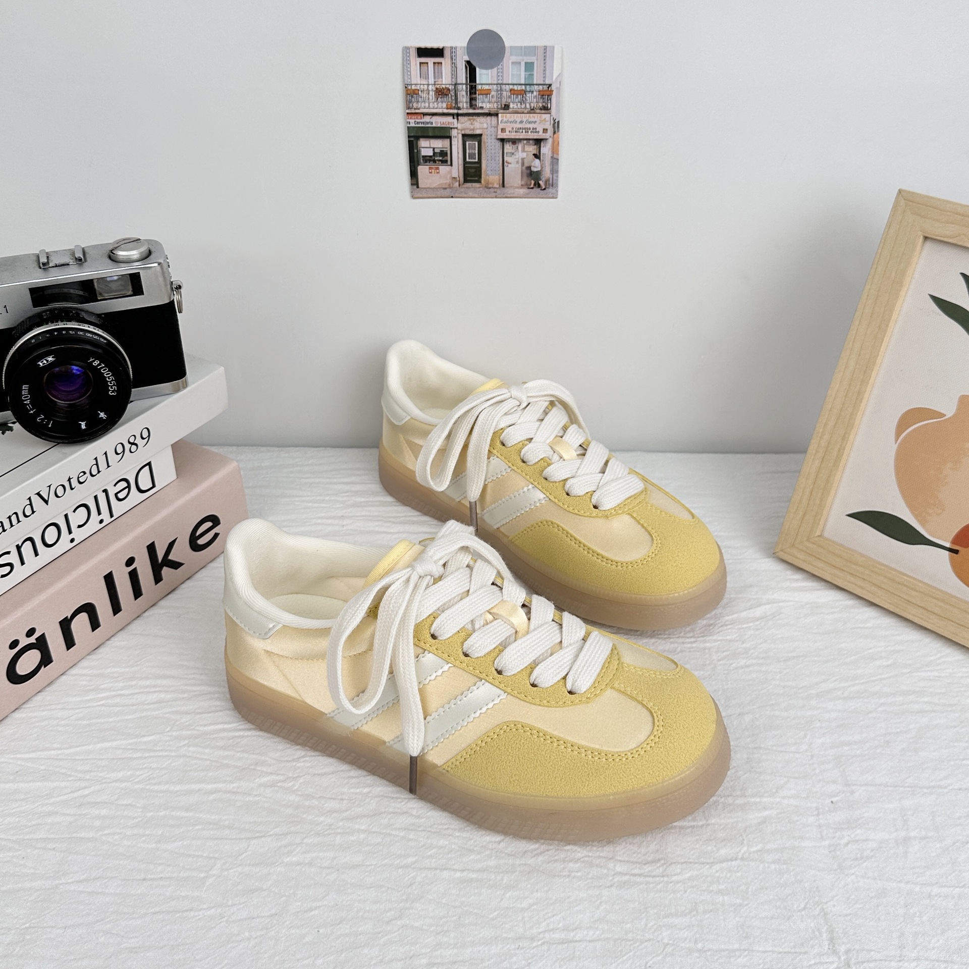 Zapatillas de deporte de entrenamiento de onda lejana para mujer 2025 nuevo estilo verano transpirable punta redonda nicho ballet estilo todo fósforo pequeños zapatos blancos para el cabello