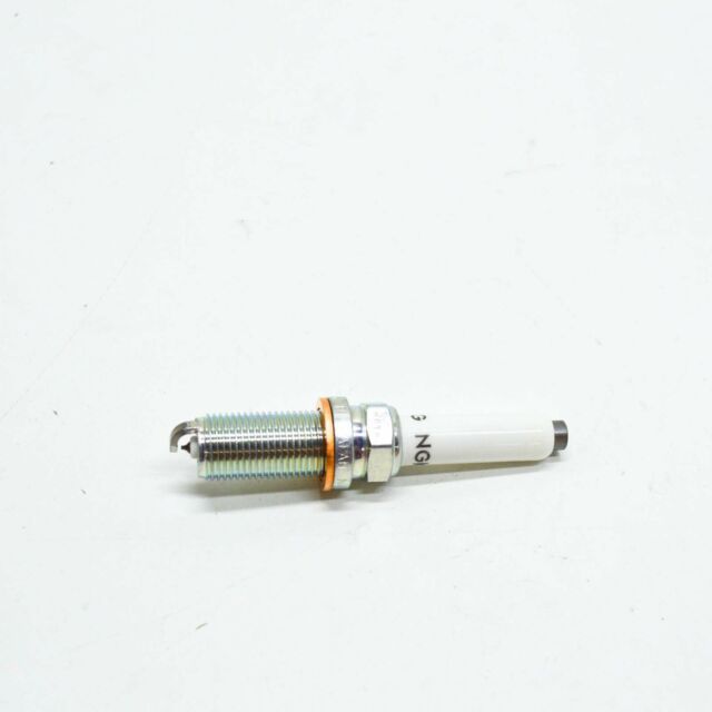 06K905601M is suitable for Audi A4 A6 A8L Q3 Q5 Q7 iridium spark plug SILFER8C 7E