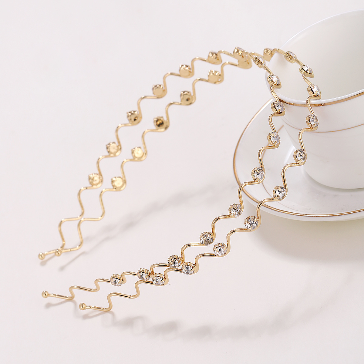 Estilo coreano simple diadema delgada de metal exquisito diamante incrustado diadema de onda de alto grado de novia princesa horquilla accesorios para el cabello al por mayor